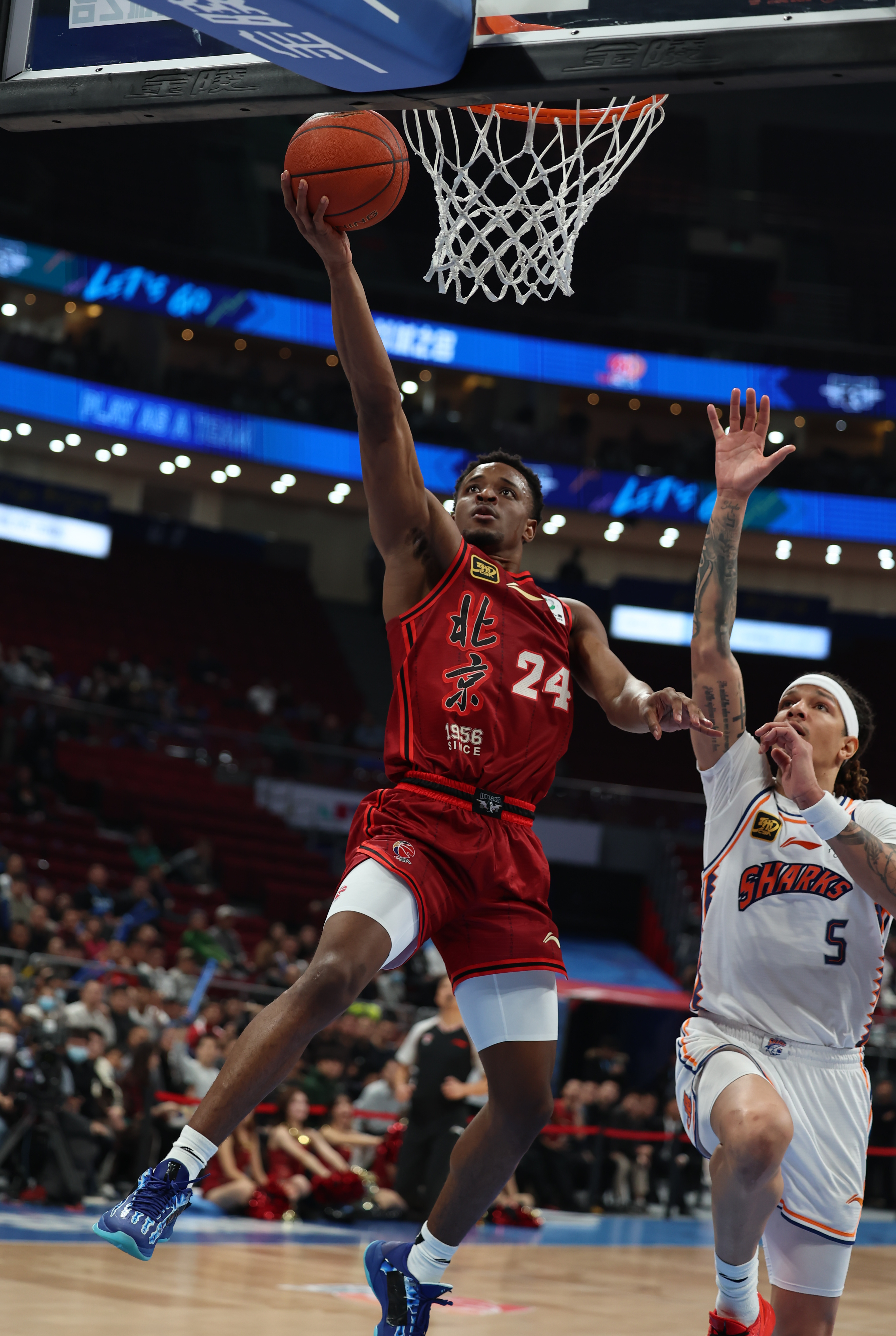 开云app-洛杉矶湖人训练开放日；今晨防线松动引欢呼；CBA常规赛在即；训练强度明显提升的简单介绍-开云app